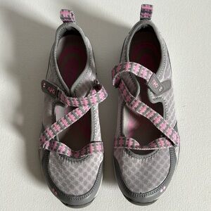 Ryka Kailee slip on gray & pink sneakers with hook & loop fastener. Women’s 7